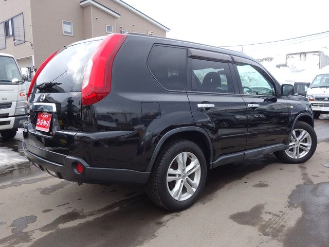 Nissan X-TRAIL 2011-12 875-1