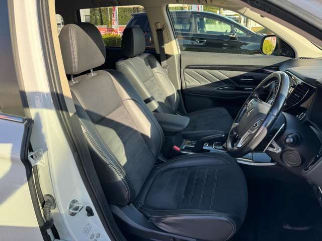 Mitsubishi OUTLANDER PHEV 2015-07 195926-14