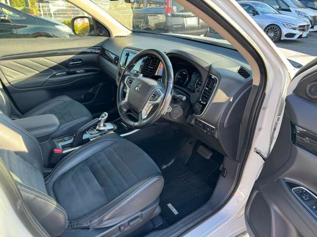 Mitsubishi OUTLANDER PHEV 2015-07 195926-15