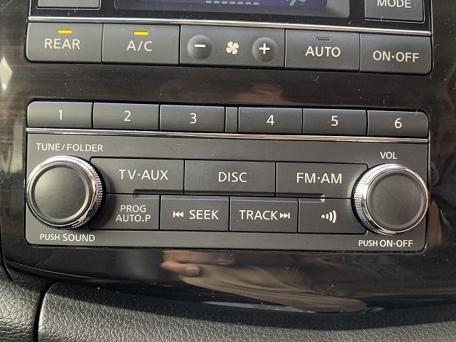 Nissan ELGRAND 2018-08 28565-14