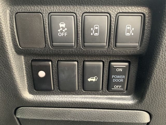 Nissan ELGRAND 2018-08 28565-8