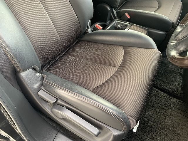 Nissan ELGRAND 2018-08 28565-22