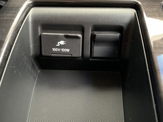 Nissan ELGRAND 2018-08 28565-18