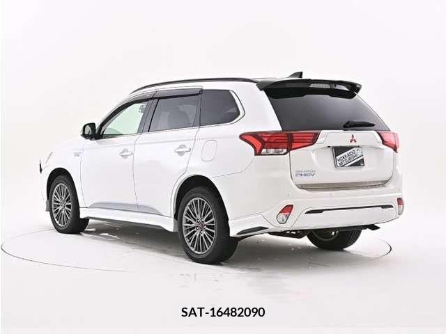 Mitsubishi OUTLANDER PHEV 2020-08 281115-19