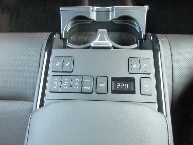 Toyota CROWN 2022-11 6646-18