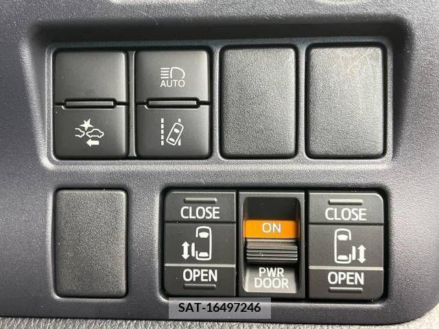 Toyota VOXY 2016-05 220129-4