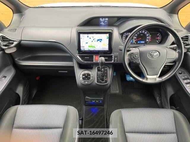 Toyota VOXY 2016-05 220129-1