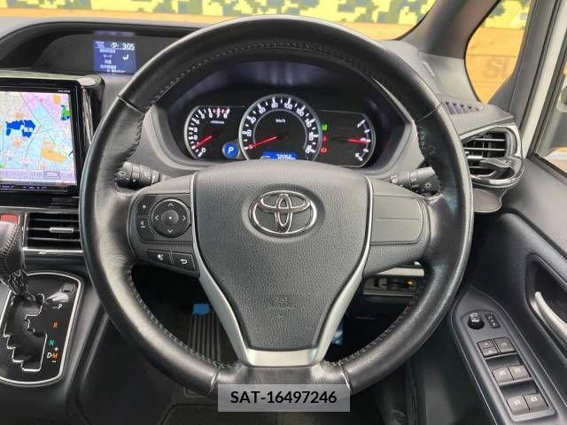 Toyota VOXY 2016-05 220129-12