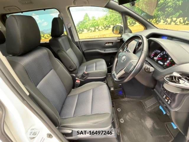 Toyota VOXY 2016-05 220129-8