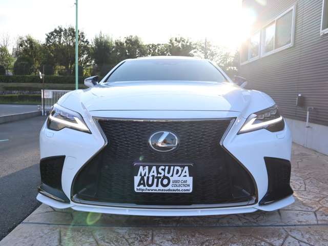 Lexus LS 2021-01 12036-1