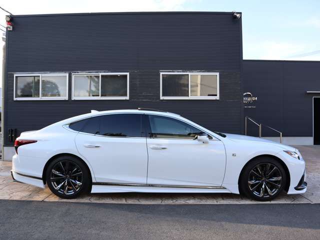 Lexus LS 2021-01 12036-3