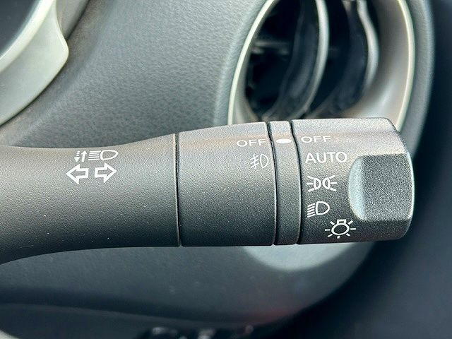 Nissan JUKE 2011-03 18463-21