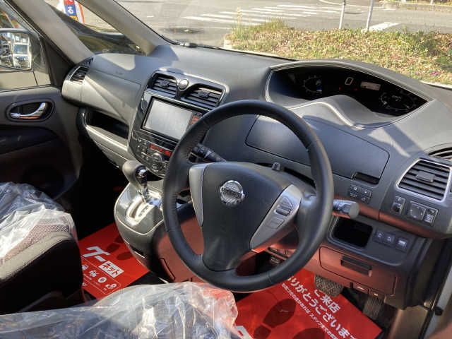 Nissan SERENA 2013-02 183622-1
