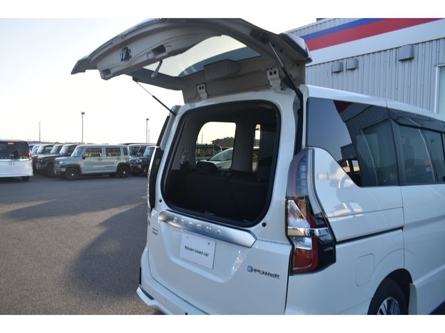 Nissan SERENA 2023-02 182948-24