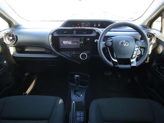 Toyota AQUA 2018-03 195642-15