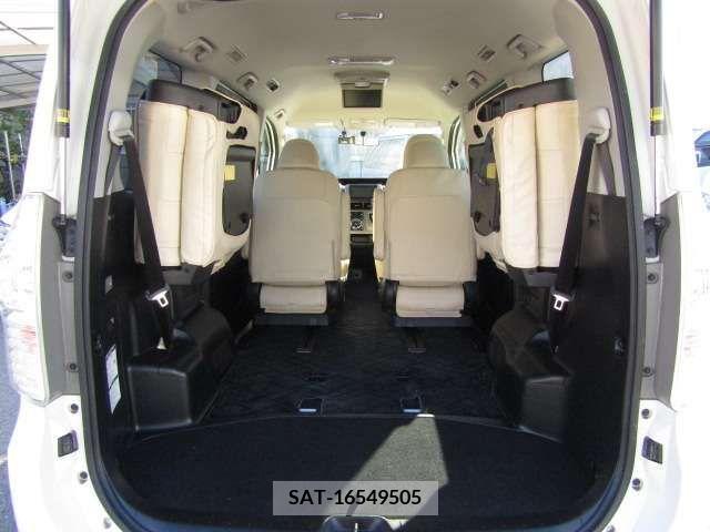 Toyota VOXY 2012-01 375175-9