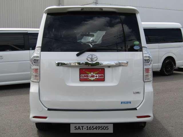 Toyota VOXY 2012-01 375175-7