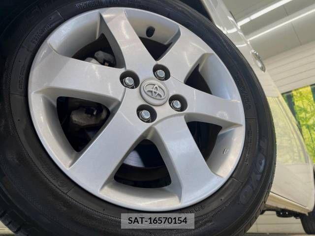 Toyota SPADE 2013-08 394268-13