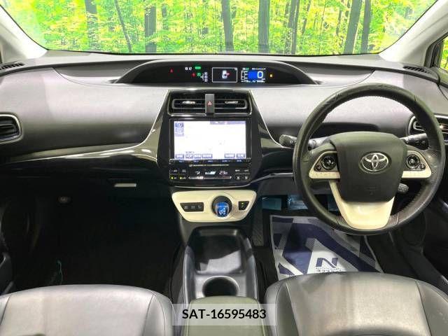 Toyota PRIUS 2016-08 330316-1