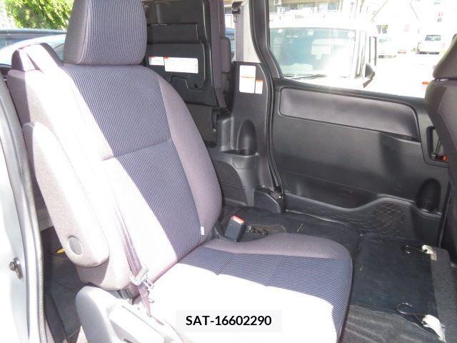 Toyota NOAH 2015-01 279509-9