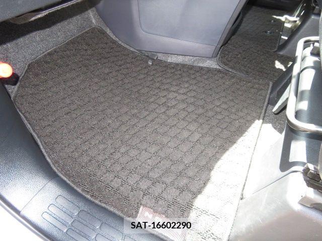 Toyota NOAH 2015-01 279509-18