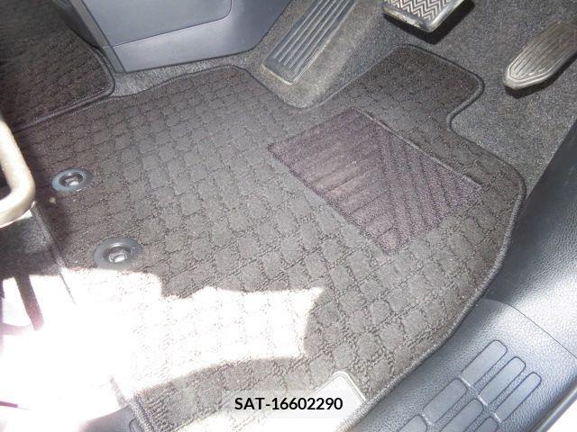 Toyota NOAH 2015-01 279509-17