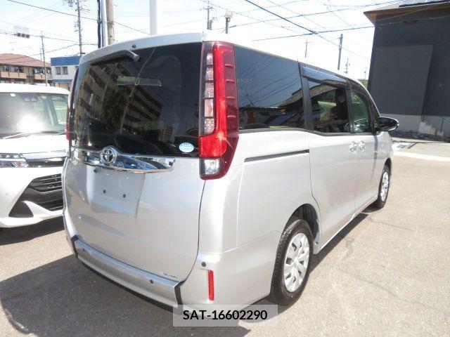 Toyota NOAH 2015-01 279509-29