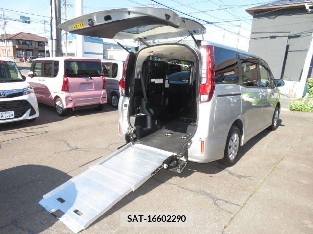 Toyota NOAH 2015-01 279509-0
