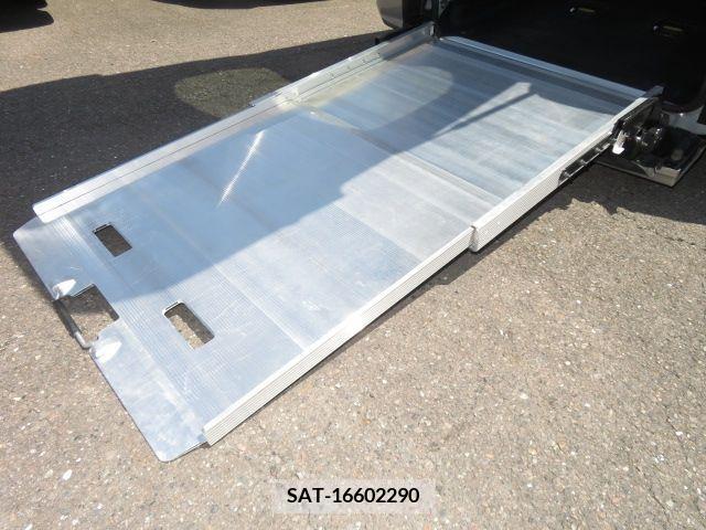 Toyota NOAH 2015-01 279509-2