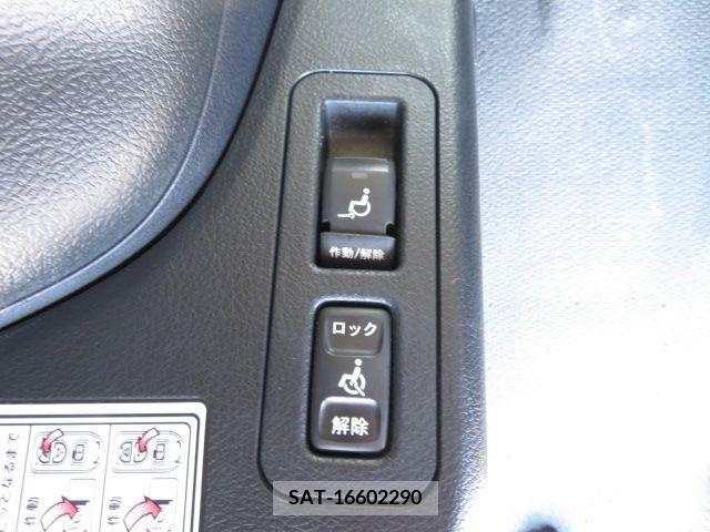 Toyota NOAH 2015-01 279509-6