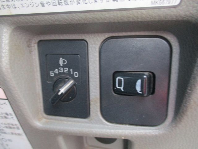 Mitsubishi CANTER 2017-11 12708-13