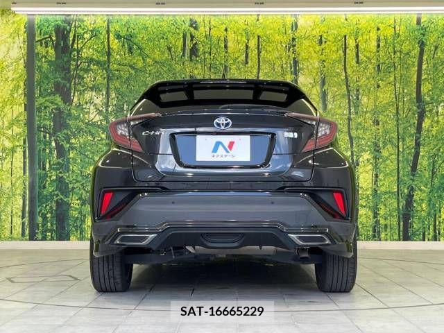 Toyota C-HR 2018-04 389953-16