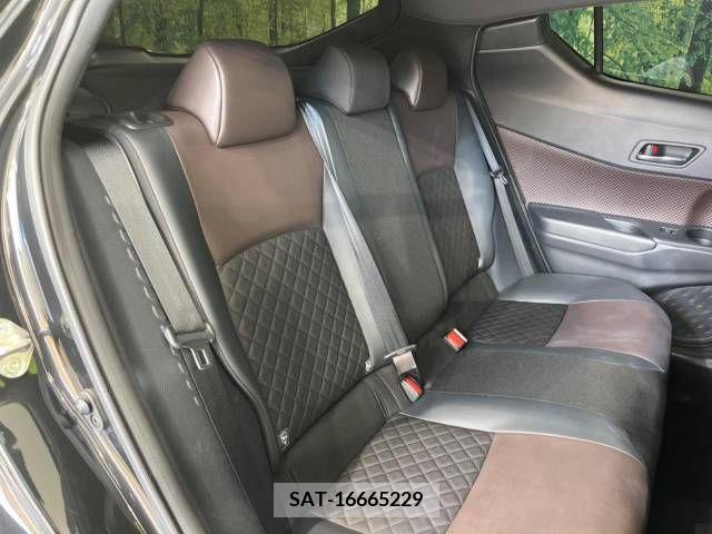Toyota C-HR 2018-04 389953-10
