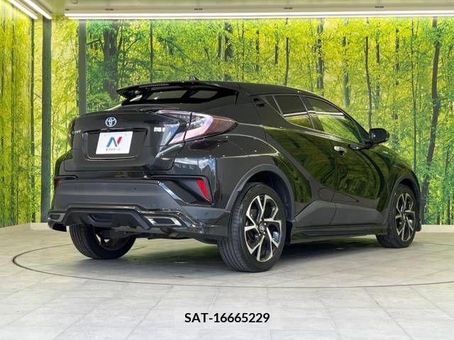 Toyota C-HR 2018-04 389953-18