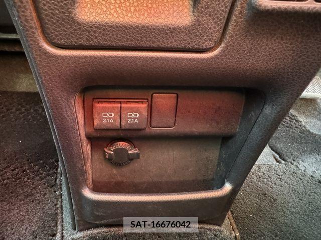 Toyota VOXY 2018-01 370301-19