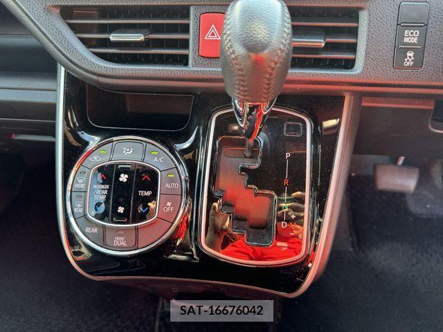 Toyota VOXY 2018-01 370301-15