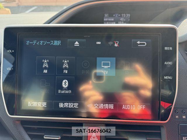 Toyota VOXY 2018-01 370301-13