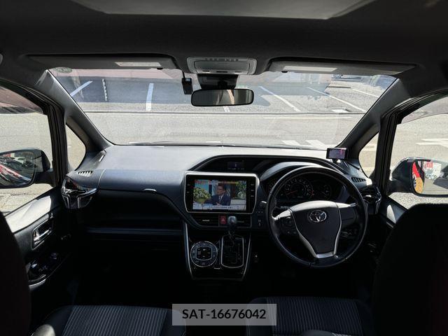 Toyota VOXY 2018-01 370301-10