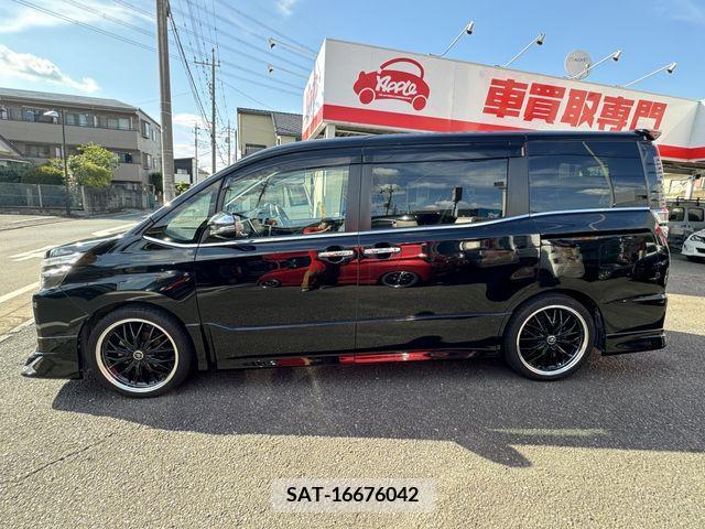 Toyota VOXY 2018-01 370301-7