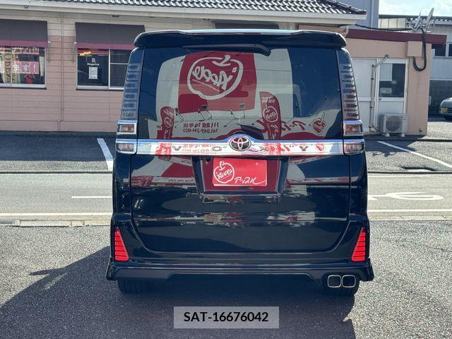 Toyota VOXY 2018-01 370301-5