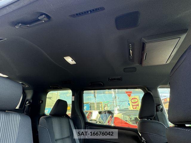 Toyota VOXY 2018-01 370301-27