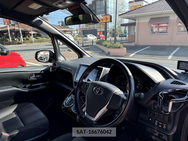 Toyota VOXY 2018-01 370301-24