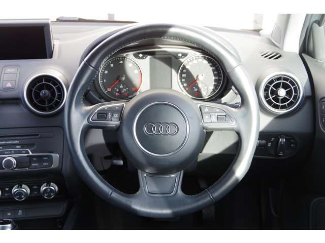 Audi A1 2011-09 2486-9