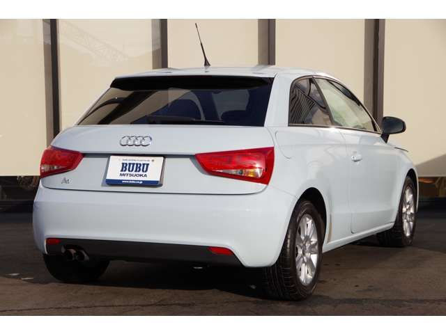 Audi A1 2011-09 2486-2