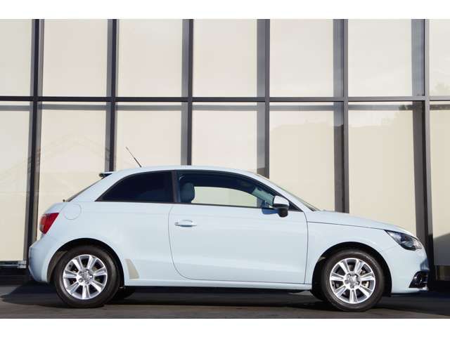 Audi A1 2011-09 2486-7