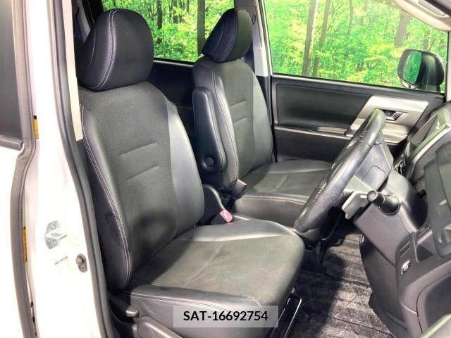 Toyota VOXY 2013-07 370380-8