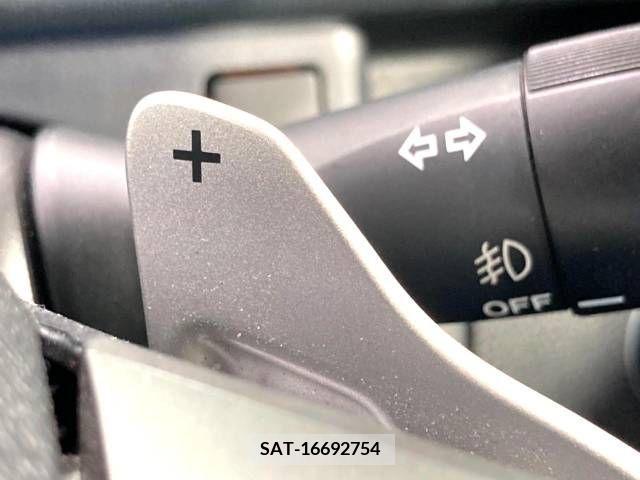 Toyota VOXY 2013-07 370380-6