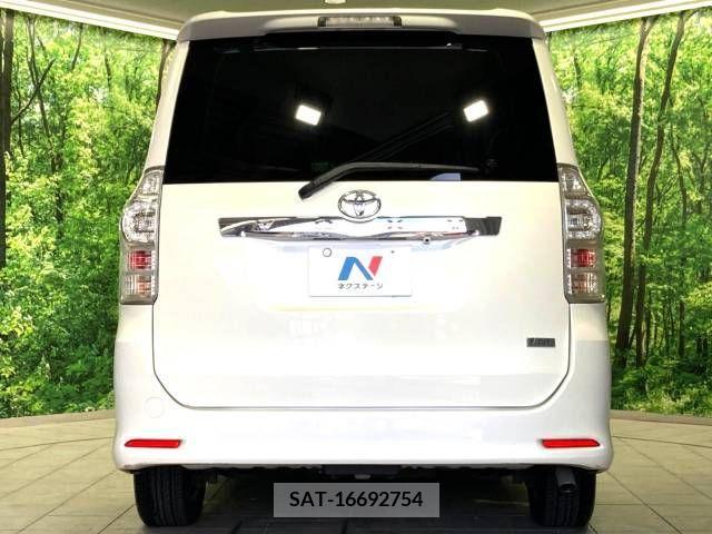 Toyota VOXY 2013-07 370380-16