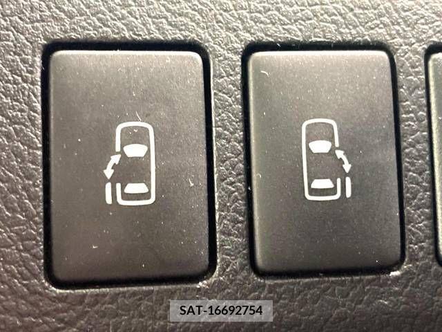 Toyota VOXY 2013-07 370380-5