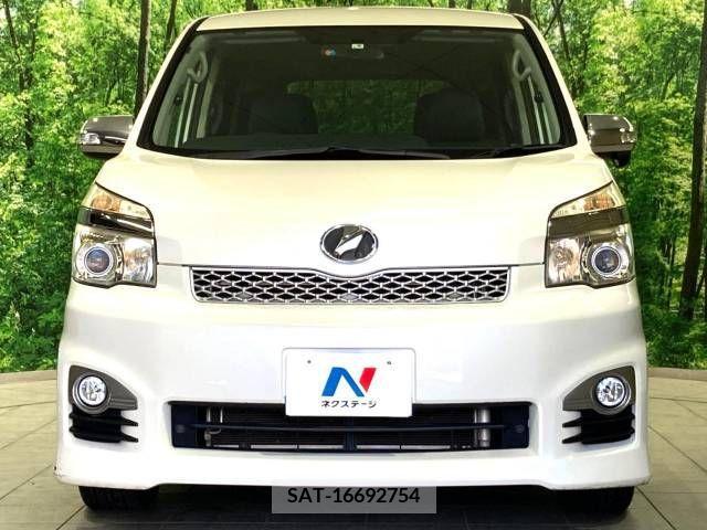Toyota VOXY 2013-07 370380-15